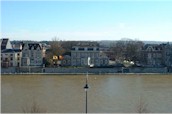Namur : l'Elysette, résidence du gouvernement wallon, au bord de la Meuse (Photo Marie-Anne Delahaut, Institut Jules-Destrée)